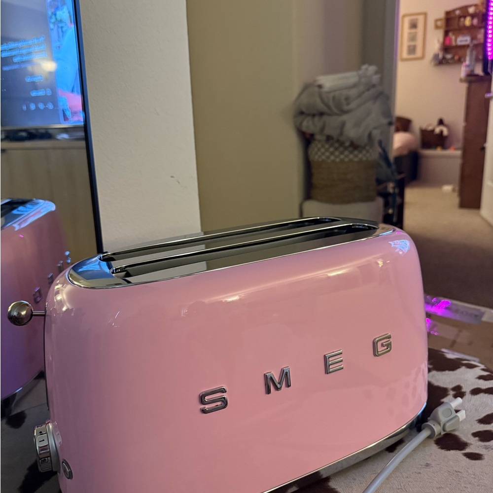SMEG Pink Toaster 4-slice BRAND NEW with Box - Picture 4 of 5